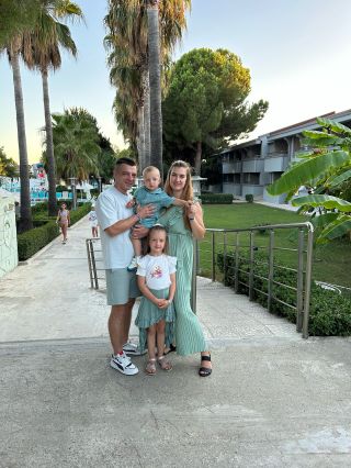 Matching family outfit 💚 #mytchymatchy #matchingoutfits #family #vacaymoodon #matchingfamily
