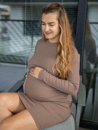 Viete čo milujem na fotení tehotenskej kolekcii najviac? Že nemusím vôbec sťahovať brucho! 🤣 A to isté odporúčam aj tebe....